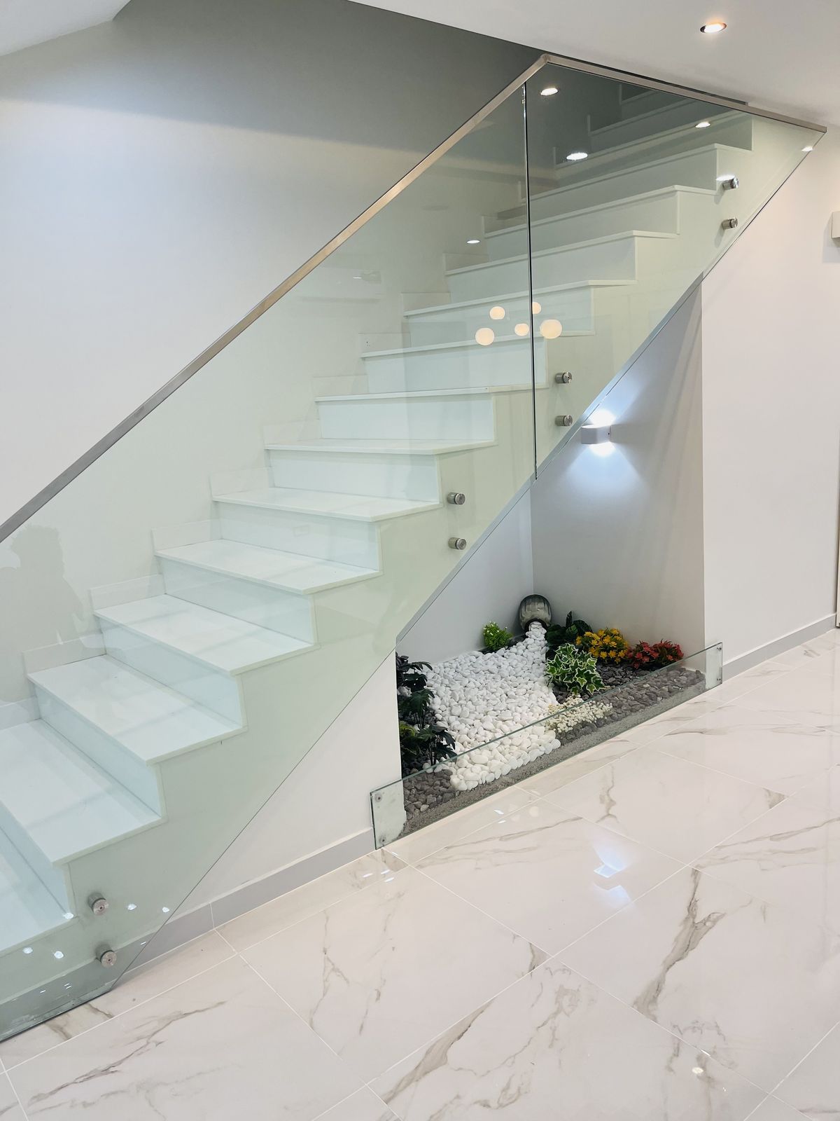 Cầu thang kính khung inox cao cấp